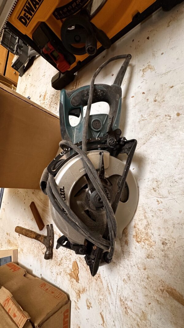 Makita 5477NB 7-1/4" Hypoid Circular Saw