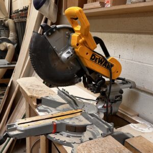 DEWALT DW717 10” Double-Bevel Sliding Compound Miter Saw