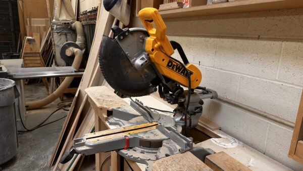 DEWALT DW717 10” Double-Bevel Sliding Compound Miter Saw