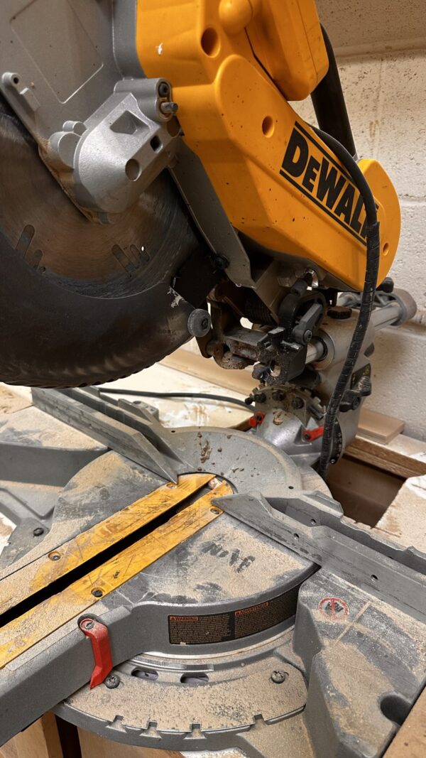 DEWALT DW717 10” Double-Bevel Sliding Compound Miter Saw - Image 5