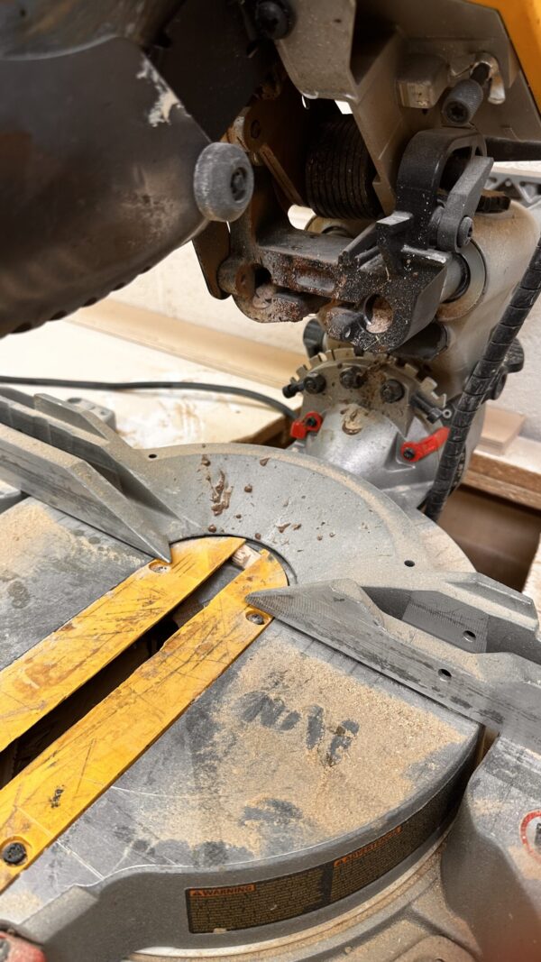 DEWALT DW717 10” Double-Bevel Sliding Compound Miter Saw - Image 4