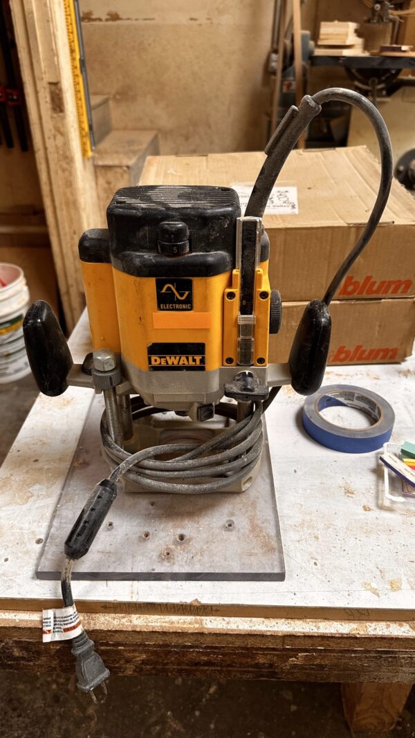 DeWalt DW625 Electronic Plunge Cut Router
