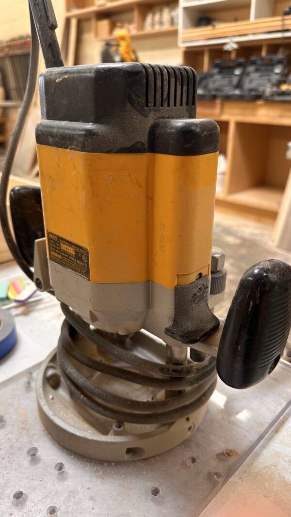 DeWalt DW625 Electronic Plunge Cut Router - Image 5