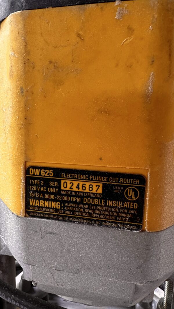 DeWalt DW625 Electronic Plunge Cut Router - Image 6